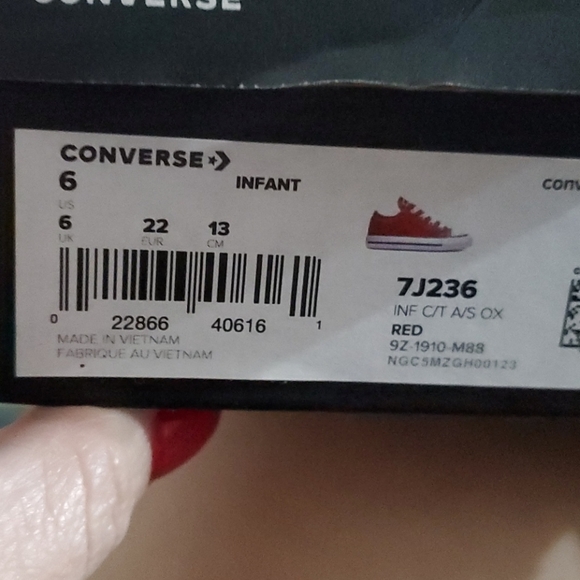 Converse - Picture 2 of 2